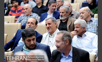 تجلیل از خبرنگاران و عکاسان عرصه دفاع مقدس با حضور شهردار تهران 3