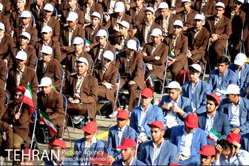 آیین نواختن زنگ مهر دبیرستان البرز با حضور شهردار تهران 19