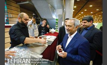 بازدید معاون اقتصادی رئیس جمهور از نمایشگاه عطر سیب 9