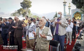 اقامه نماز عید فطر در امامزادگان پنج تن لویزان  9