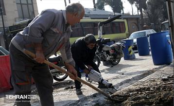 پارکینگ‌ طبقاتی اعتماد