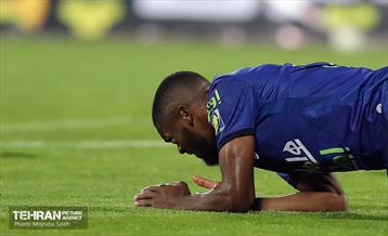 دیدار تیم‌های فوتبال استقلال و نساجی مازندران 20