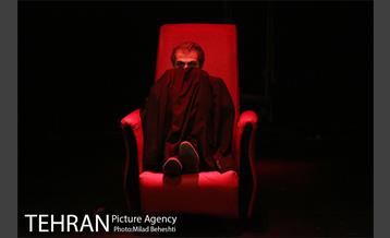 نمایش هنگامه ای که هملت به دست جادوگران مکبث کشته شد‎ 2