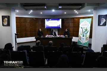 جلسه هم‌اندیشی رییس نهاد پایش طرح های توسعه شهری با جمعی از بانوان 14
