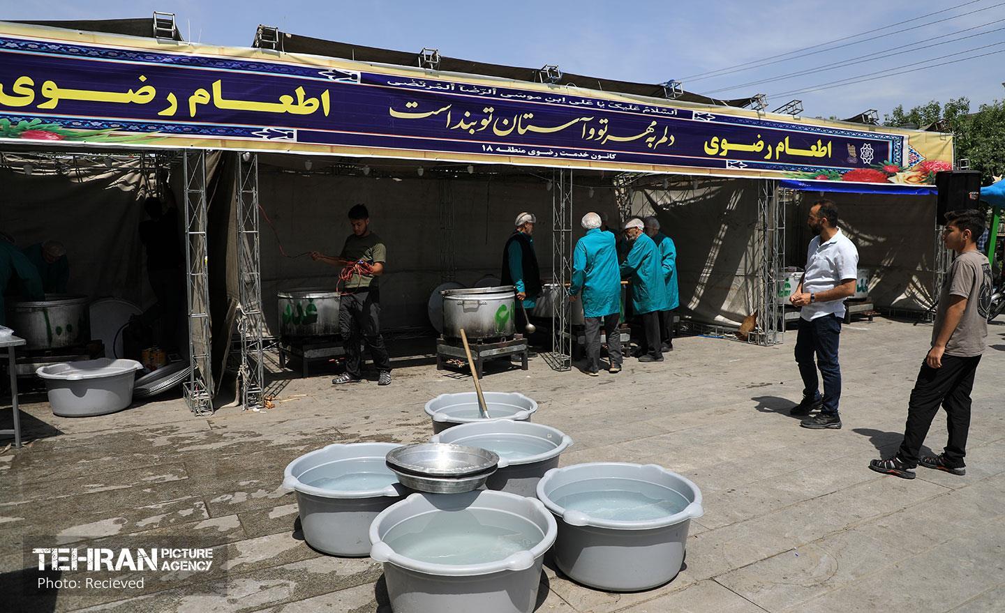 ضیافت احسان ۸هزار نفری در پیاده راه حضرت زهرا (س) 40