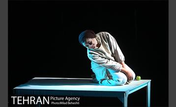 نمایش چرا که صدای تو با صدای من آشناست‎ 6