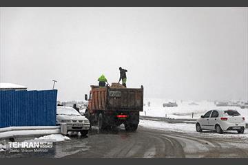 بازدید اصحاب رسانه از خدمات برف‌روبی منطقه 5 شهرداری تهران 18