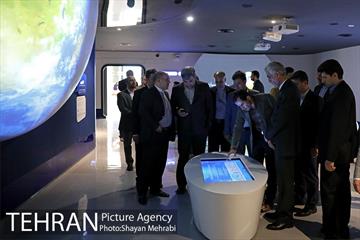 بازدید مهندس افشانی شهردار تهران از مجموعه باغ کتاب 10