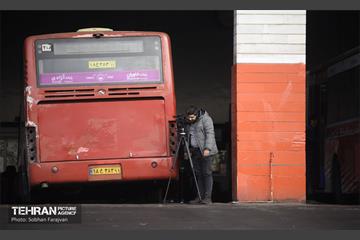 بازدید اصحاب رسانه از مراکز بازسازی ناوگان اتوبوسرانی 11