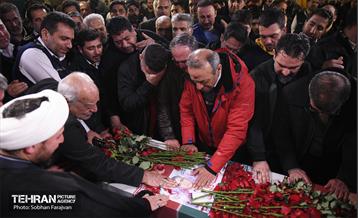 وداع با پیکر شهید «قریب رضا دارابی» 6