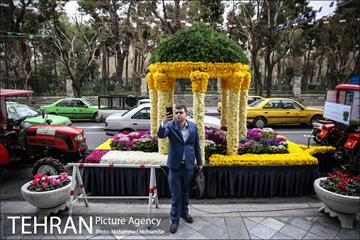 کاروان گل در خیابان بهشت 13