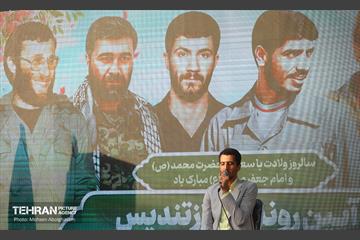 رونمایی از مجسمه های 6 شهید در منطقه 15 26