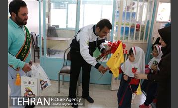 اهدای هدایای ویژه به دانش آموزان دبستان دخترانه شهید خوشنویسان 13