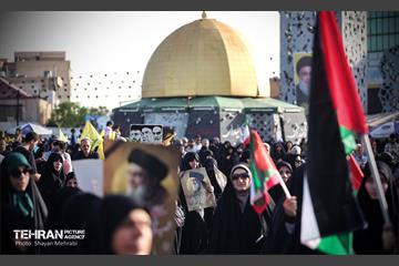 تجمع قدردانی از عملیات وعده صادق ۲ در میدان امام حسین (ع) 5