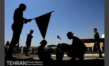 اهتزاز بزر‌گترین پرچم یا حسین (ع) 16