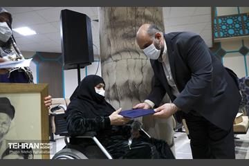 تجلیل و تکریم مادران شهید در منطقه هشت  12