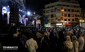 سخنرانی شهردار تهران در تجمع شبانه میدان انقلاب