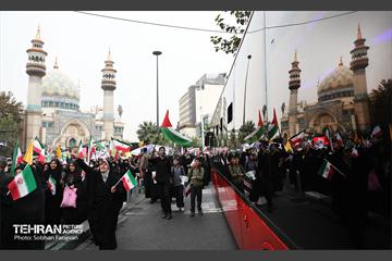 راهپیمایی ۱۳ آبان 32