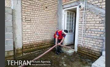 عملیات تخلیه آب از منازل مسکونی گمیشان 2