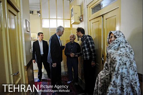 حضور شهردار تهران در منزل شهید محمدرضا امیری پری 1