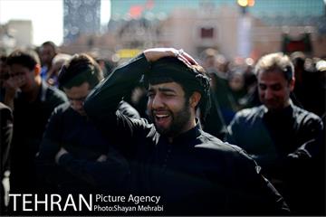 مراسم عاشورای حسینی در میدان امام حسین(ع) 32