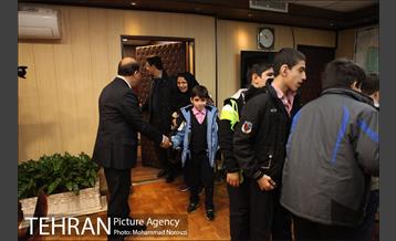 دیدار بچه های باغچه بان با شهردار منطقه شش 17