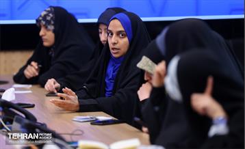 نشست صمیمانه شهردار تهران با فعالان دانشجویی 17