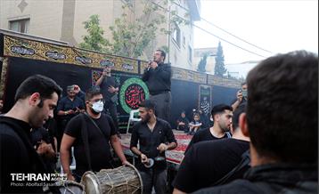 حضور شهردار منطقه هشت در مراسم عزاداری روز عاشورا