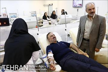بازدید شهردار تهران  از اداره کل انتقال خون استان تهران 8