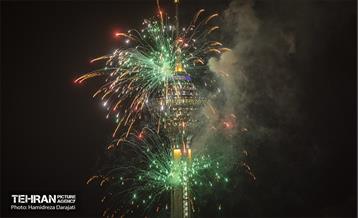 نورافشانی جشن پیروزی انقلاب اسلامی در برج میلاد 26