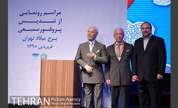 مراسم رونمایی از تندیس پروفسور سمیعی 16