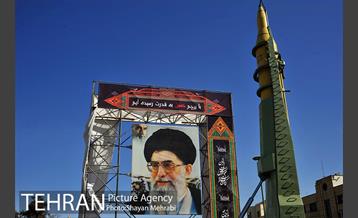 نمایشگاه دفاع مقدس در میدان بهارستان 31