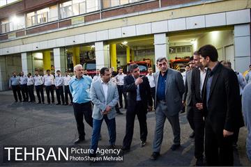 بازدید شهردار تهران از خسارت آتش سوزی اخیر میدان حسن آباد 36