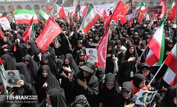 اقامه نماز بر پیکر آقای شهید ایران - 1 6