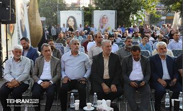 رونمایی از مجسمه های 6 شهید در منطقه 15 24