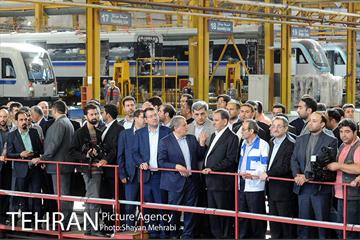 بازدید معاون اول رئیس جمهور به همراه شهردار تهران از کارخانه واگن‌سازی تهران 36