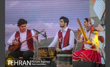 اجرای گروه موسیقی کوکری در برج میلاد تهران 2