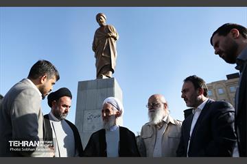 رونمایی از مجسمه «علامه امینی» 13