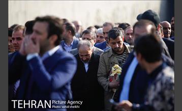 حضور شهردار تهران در راهپیمایی با مترو 11