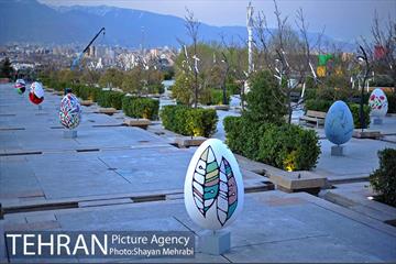 برج میلاد میزبان لاله های بهاری و تخم مرغ های رنگی 32