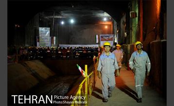 ورود دستگاه تمام مکانیزه(TBM) به ایستگاه مترو شهدا 14