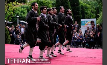 "رقص کردی" در جشن خانه تئاتر 10