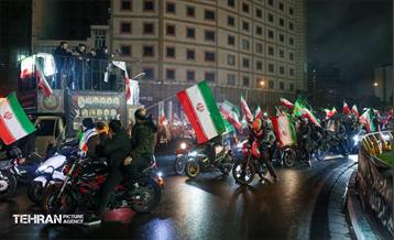 کاروان‌ موتوری و خودرویی از میدان انقلاب تا ساختمان هلال احمر تهران 21