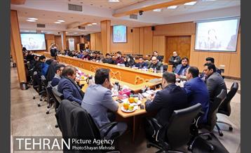 نشست صمیمانه رئیس مرکز ارتباطات شهرداری تهران با اصحاب رسانه 11