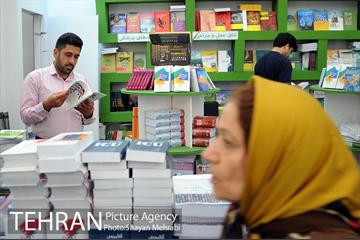دومین روز از بیست و نهمین نمایشگاه بین المللی کتاب تهران 46