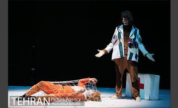 نمایش جزیره شامپانزه ها‎ 1