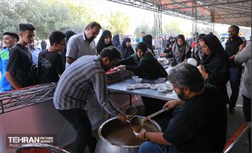 بدرقه خادمان و زائران اربعین 7
