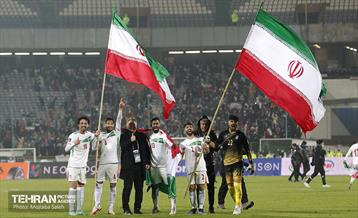 جشن و شادی بازیکنان و کادر فنی تیم ملی ایران پس از صعود به جام جهانی 2022