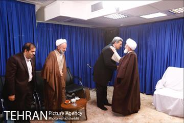 دیدار شهردار تهارن با آیت الله العظمی نوری همدانی  17