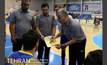 رقابت بسکتبال تیم های دانشگاه آزاد - پتروشیمی بندر امام